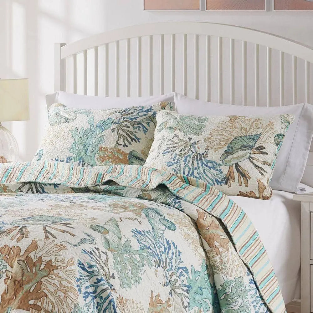 Transform Your Bedroom with the Coastal Charm of the Atlantis Jade 3-Piece Full/Queen Quilt Set